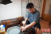 武夷山成都“90后”小伙“十年磨一剑”：从爱好者到守艺人 传播中国文化