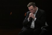 武夷山特斯拉股价收涨超3%：特朗普无意沟通，马斯克父亲劝儿子低头